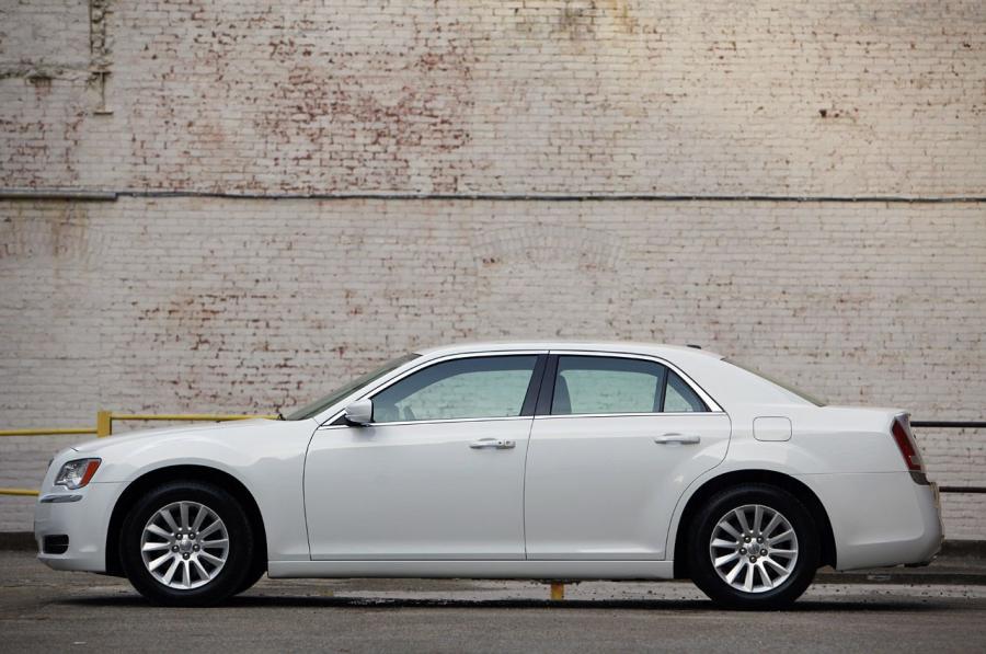  Chrysler 300C 2011 года  (фото 45 из 83)